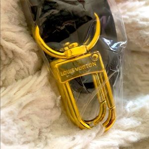 Brand new Louis Vuitton leather shoulder strap
